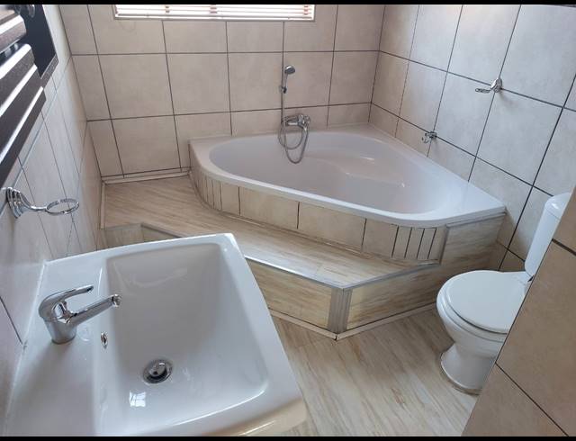 3 BEDROOM APARTMENT FOR SALE IN VAALPARK